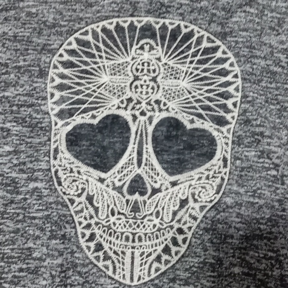 Aeropostale  mystical skull top long sleeve grey - Picture 2 of 2